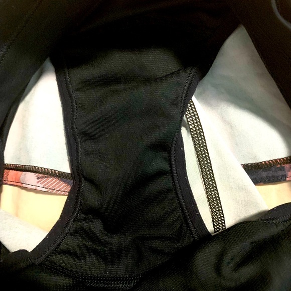 Lululemon speed shorts size 4 with 2.5” inseam - Picture 2 of 4